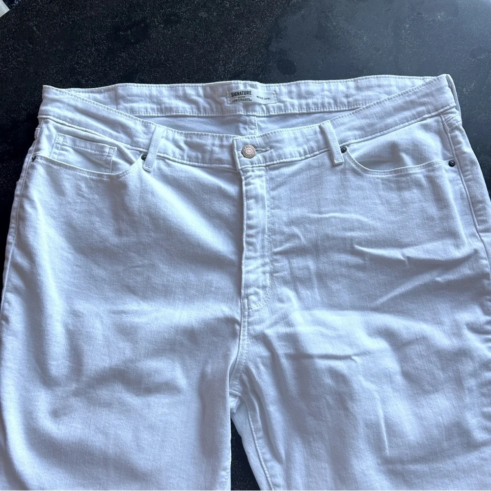 Levi Strauss Signature Mid-Rise Capri - Size 18W - Picture 4 of 9